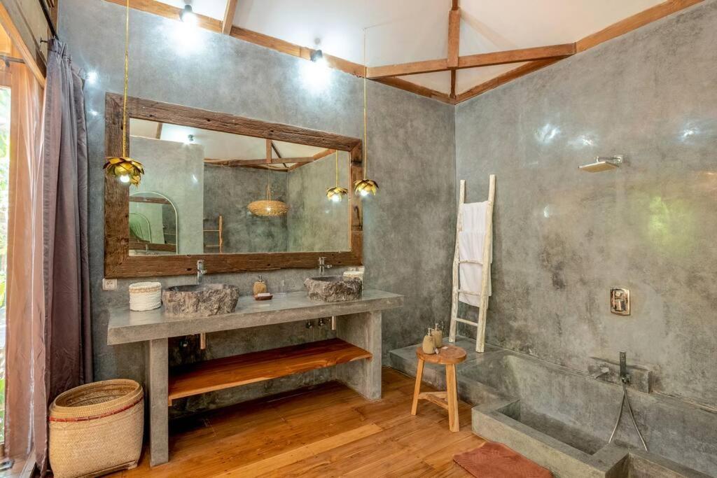 Secret River Villa - Luxury Villa 5 Bedrooms - Kerobokan - Canggu ภายนอก รูปภาพ