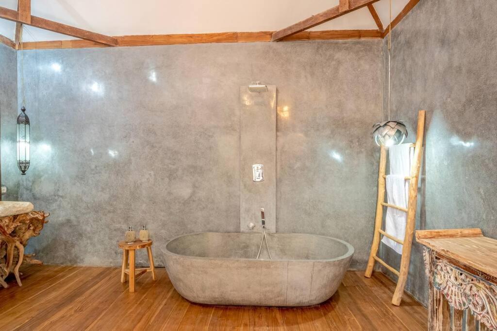 Secret River Villa - Luxury Villa 5 Bedrooms - Kerobokan - Canggu ภายนอก รูปภาพ